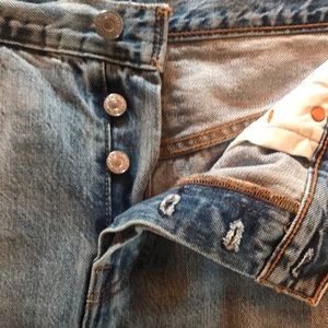 Levi’s boyfriend shorts 🔥 make an offer